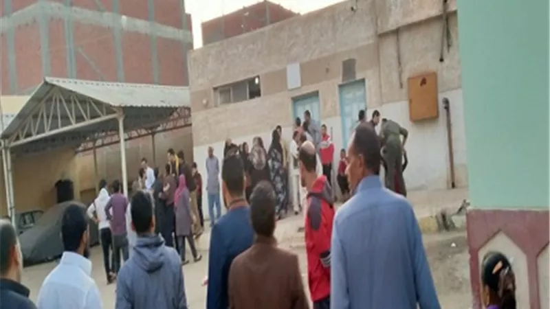 مصرع واصابة شخصين في حادث تصادم سيارتين بالبحيرة..صور