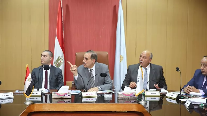محافظ كفرالشيخ:سأقود لجنة من كلية الهندسة لأخذ عينات من الرصف
