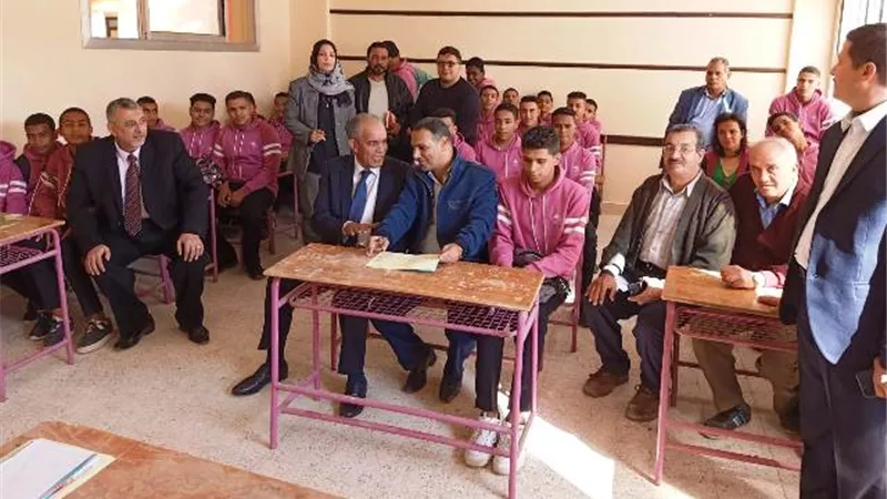 قيادات مدينة بدر والتعليم يفتتحان أول مدرسة فندقية بالمدن الجديدة.. بالفيديو