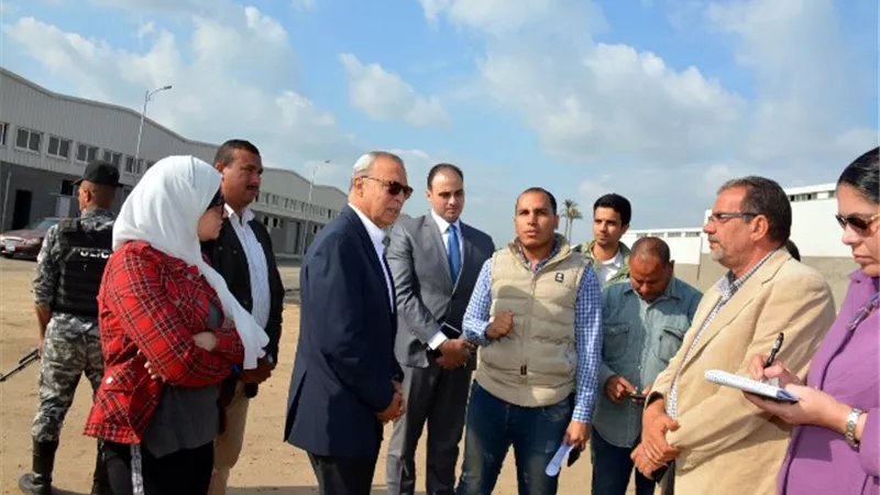 الهجان يفاجئ مدينتي بنها وكفر شكر ويتفقد مصانع وظيفتك جنب بيتك