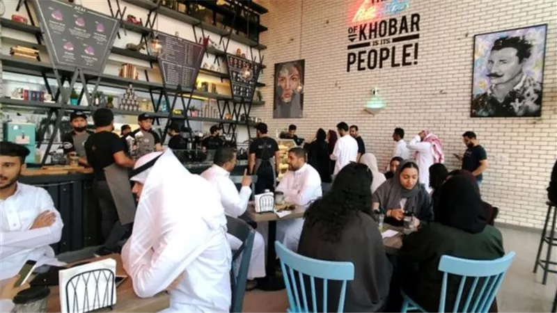 إلغاء اشتراط مدخل للعزاب وآخر للعوائل في المطاعم السعودية