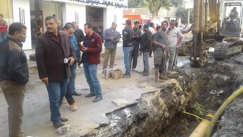 كسر ماسورة الغاز الطبيعي بشبين الكوم .. والمحافظ يتابع الاصلاح ورد الشئ لأصله