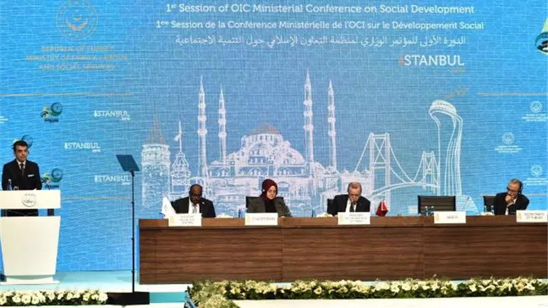 الإيسيسكو تدعو إلى عقد منتدى دولي لبلورة استراتيجية للنهوض ﺑﺎﻷوﺿـﺎع اﻹﻧﺴﺎﻧﯿـﺔ