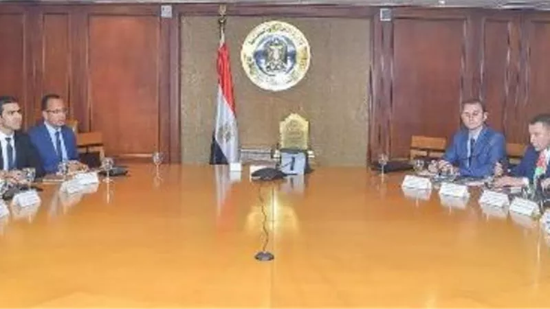 وزير التجارة والصناعة يبحث مع نظيره البيلاروسى مستقبل التعاون الصناعى المشترك بين البلدين
