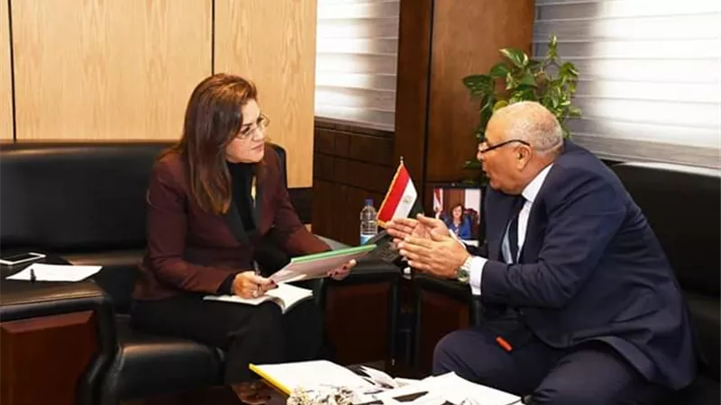 وزيرة التخطيط تلتقي محافظ الوادى الجديد لدعم مجمع المصالح الحكومية الشهر القادم