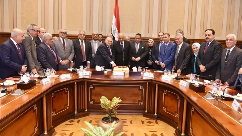رئيس النواب يلتقى بأعضاء لجنة الدفاع والأمن القومي