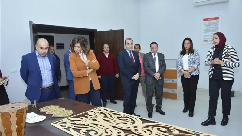 محافظ دمياط تستقبل وزيرة الهجرة ووفد من المستثمرين بمدينة الأثاث