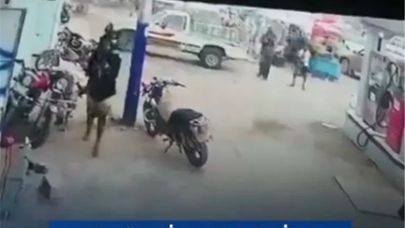 اعتداء عناصر الحوثي على محطة وقود وترويع المدنيين..فيديو