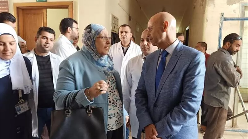 وكيل وزارة الصحة بالشرقية يستقبل مستشارة وزيرة الصحة بمستشفي فاقوس ويتابعا المرضى