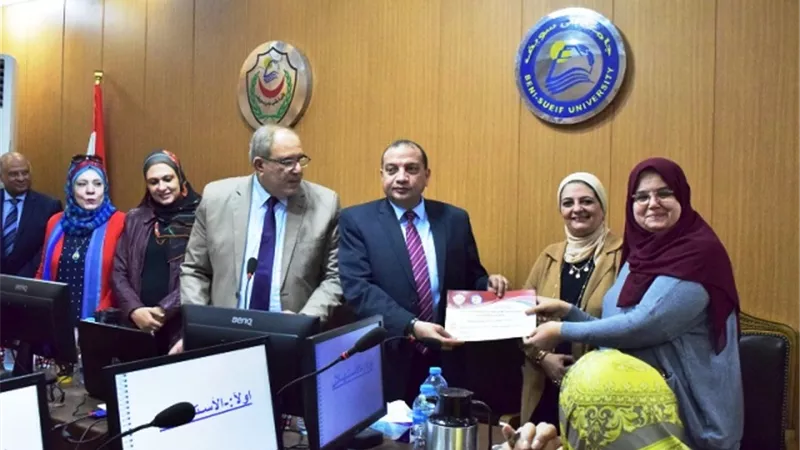 رئيس جامعة بنى سويف يترأس اجتماع مجلس كلية الطب البشرى