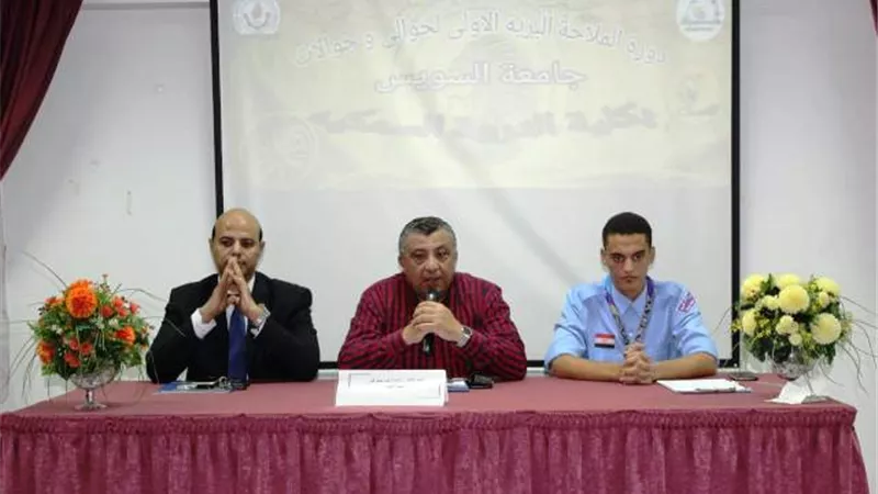 طلاب من اجل مصر بجامعة السويس تنظم دورة تدريبية عن الملاحة البرية.. بالصور