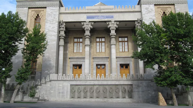الخارجية الإيرانية تحذر رعاياها من السفر إلى أمريكا