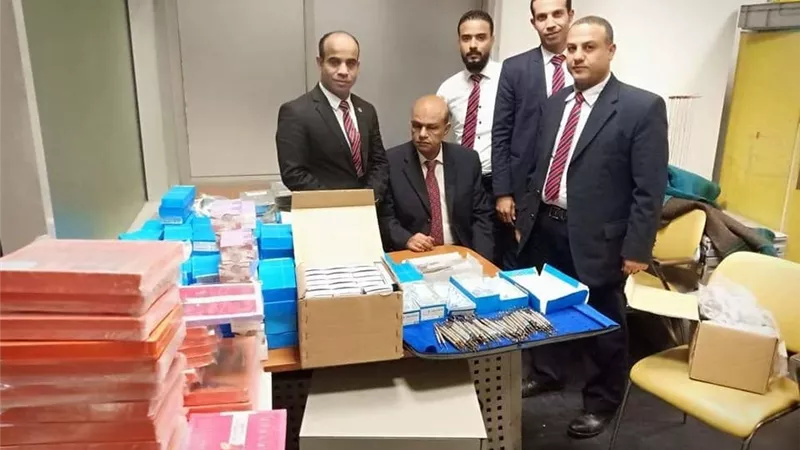 ضبط باكستاني يحاول تهريب مستلزمات طب وجراحة الأسنان