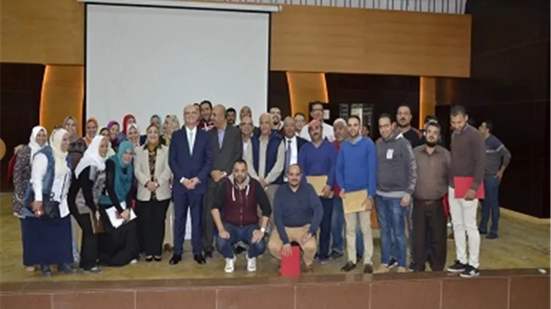 تجارة عين شمس تدرب ٦٠٠ اداري بالتعاون مع المعهد القومي للإدارة