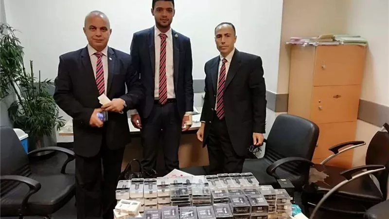 ضبط 582 عبوة من الشيش والسجائر الإلكترونية مع راكب قادم من تايلاندي