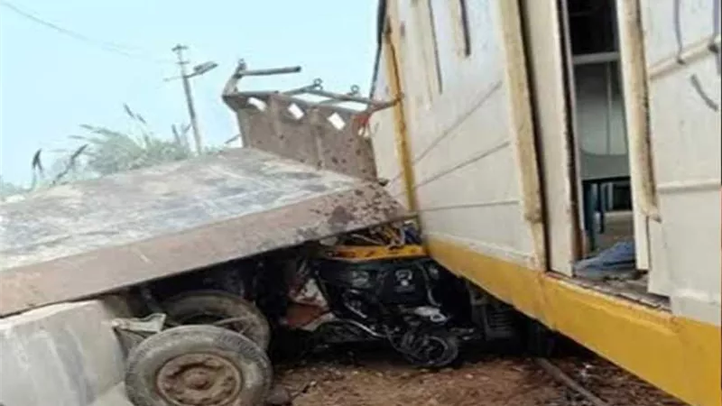 إصابة شاب ببتر فى قدميه أثناء عبوره قضبان السكة الحديد بالمحلة الكبرى