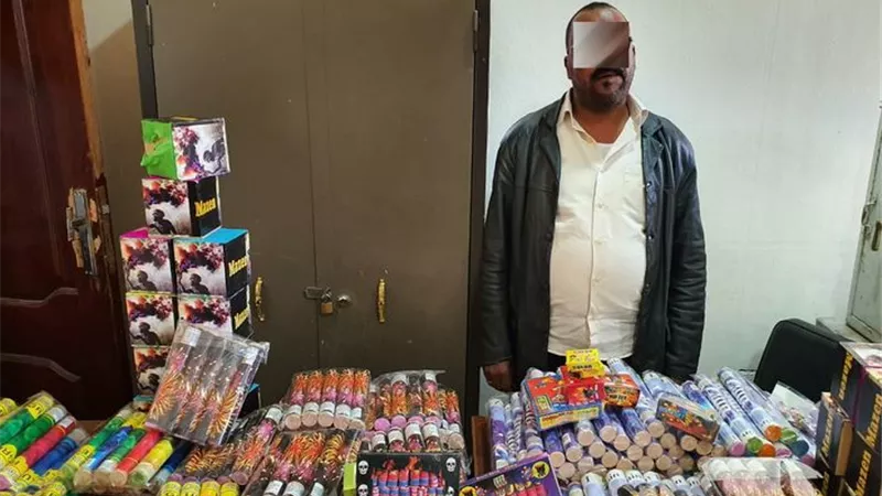 ضبط العاب نارية محظورة بشركة شحن بدون ترخيص فى عابدين
