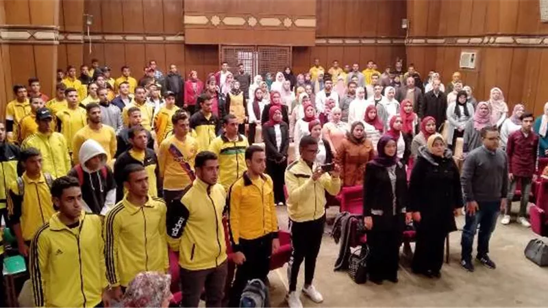 شباب جامعة بنها : الرئيس السيسي أول رئيس ينتصر للجيل الحالي ..صور