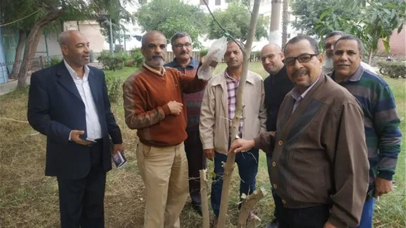 الإسماعيلية تواصل مكافحة ذبابتي الفاكهة والخوخ ..صور