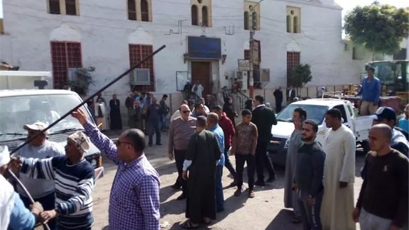 حملة موسعة لإزالة الإشغالات غرب الأقصر ..صور