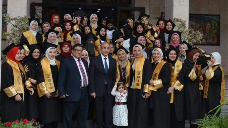 رئيس جامعة الزقازيق يحتفل بتخرج دفعة قسم التاريخ بكلية الآداب ..صور