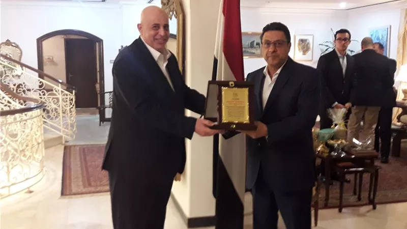 السفارة المصرية بالكويت تكرم المستشار العمالي