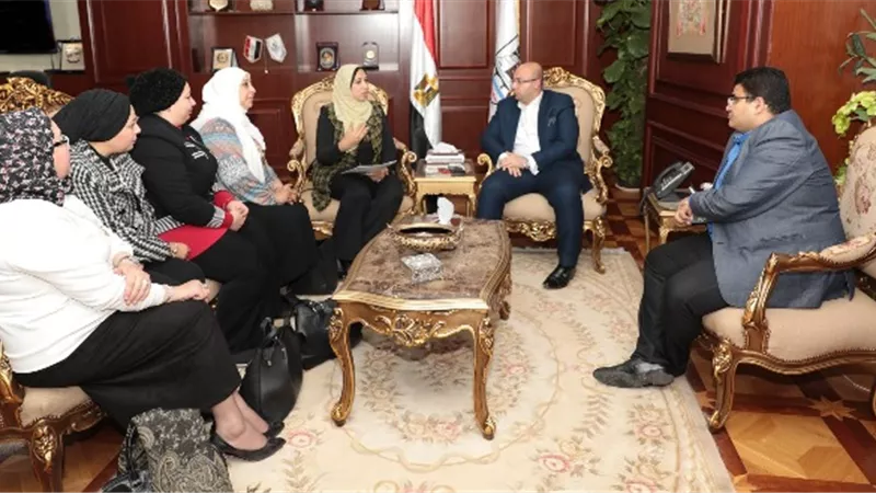 محافظ بني سويف يلتقى عضوات فرع مجلس المرأة