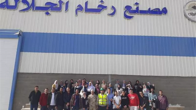 وفد من طلاب جامعة السويس في زيارة لمصنع الرخام بالجلالة