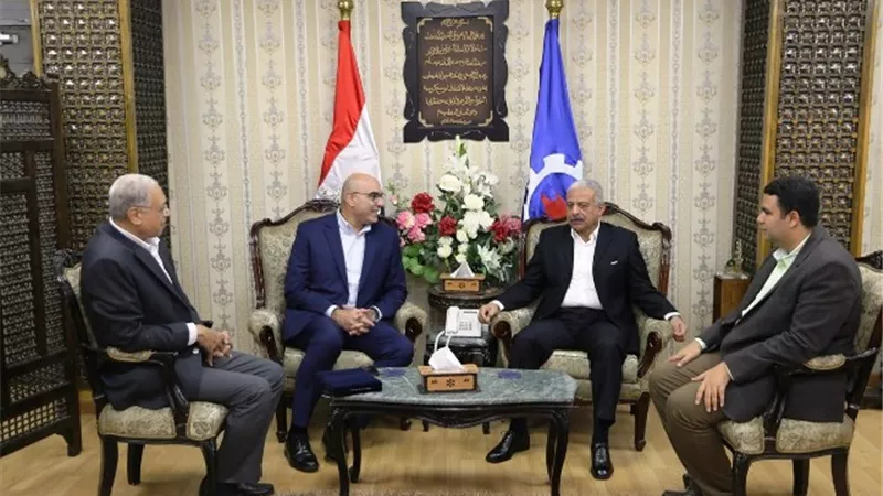 صقر يؤكد كل الدعم للنهوض بلعبة كرة اليد بمحافظة السويس