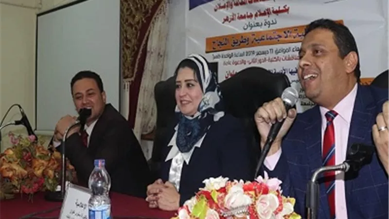 العلاقات العامة يختتم نشاطه الثقافي بندوة بعنوان 