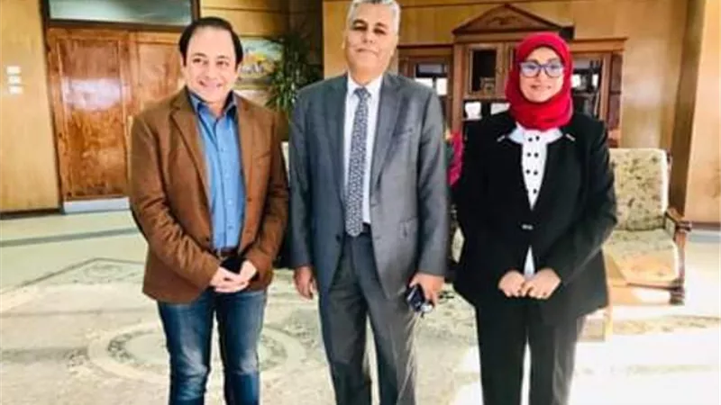 رئيس جامعة جنوب الوادى يستقبل الاعلامى جورج رشاد مذيع نشرة الاخبار بالتليفزيون المصرى
