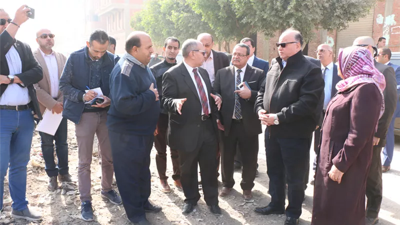 ايقاف رئيس هيئة نظافة حلوان ومدير الإسكان عن العمل وإحالتهما للتحقيق