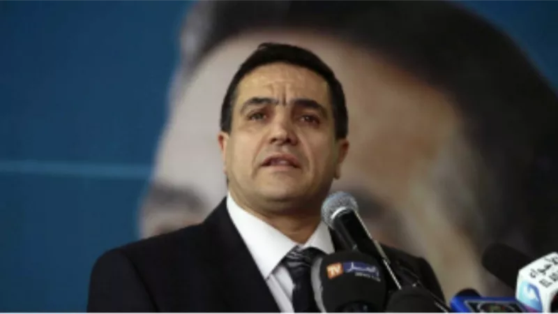 المرشح الرئاسي الجزائري عبد العزيز بلعيد يدلي بصوته في الانتخابات