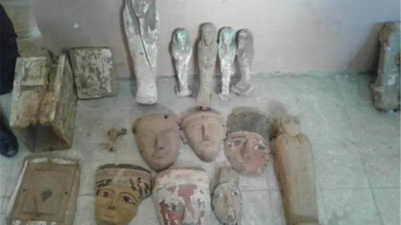 وزارة الصحة تضبط ٤٣١ قطعة أثرية بمركز غسيل كلوي بالفشن