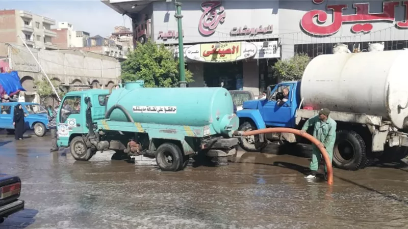 محافظ الغربية يكلف رئيسًا حى اول وثان طنطا بسرعة شفط مياه الأمطار -صور