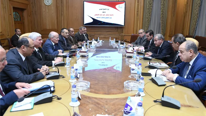 العصار و المصيلحي يناقشان التعاون المشترك بين الانتاج الحربى والتموين