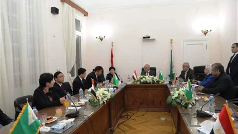 محافظ الجيزة يستقبل نائبة محافظ مقاطعة هونان الصينية و المستشار الثقافى.. بالصور