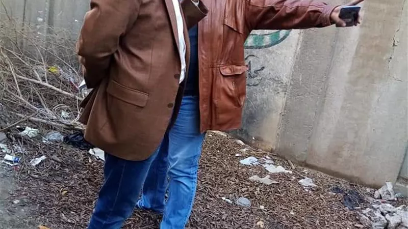 فى أول يوم عمل.. رئيس مركز الشهداء الجديد يتابع النظافة العامة بالشوارع