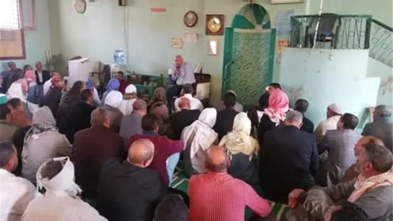 محافظ الوادي الجديد يستعرض مشكلات أهالي غرب الموهوب ..صور