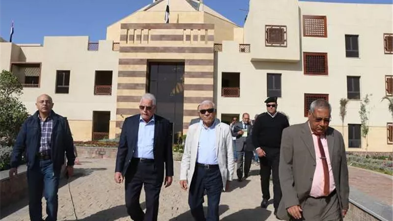 محافظ جنوب سيناء يتفقد فرع جامعة الملك سلمان بشرم الشيخ..صور