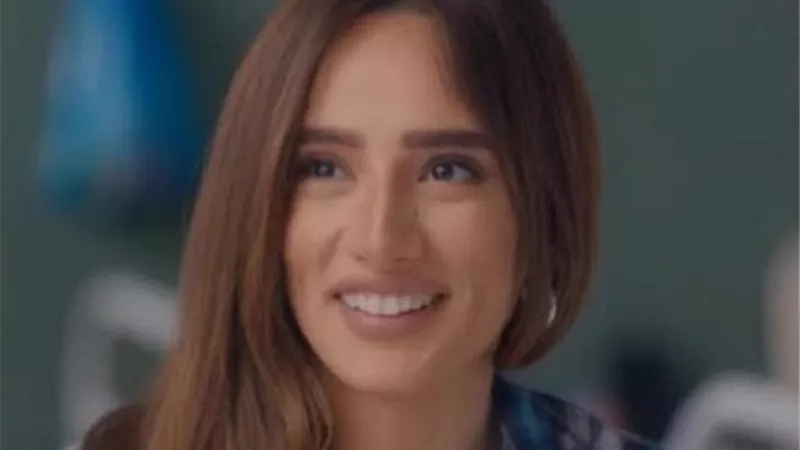 زينة تؤدى أول صلاة جمعة فى مسجد هيثم زكى.. فيديو