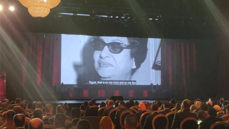 أم كلثوم تفتتح مسرح شباب العالم بأغنية 