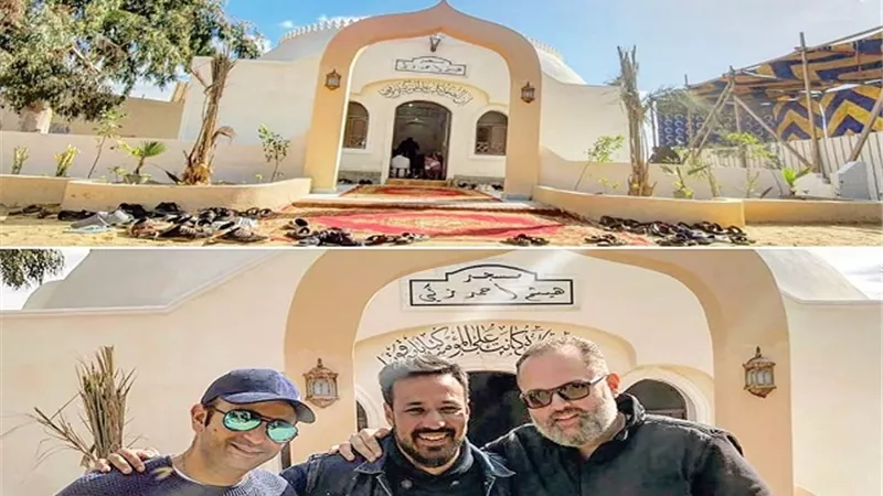 نجل الساحر يؤدى أول صلاة فى مسجد هيثم أحمد زكى
