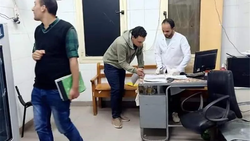 إحالة طبيبين ومشرفتى التمريض والنظافه بمستشفى الفشن للتحقيق