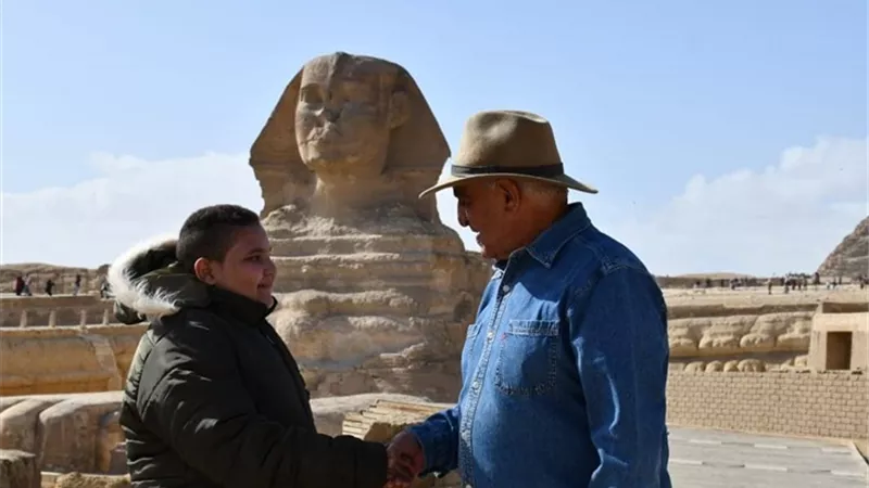 زاهي حواس يعلن ضم علي صبرة لـ