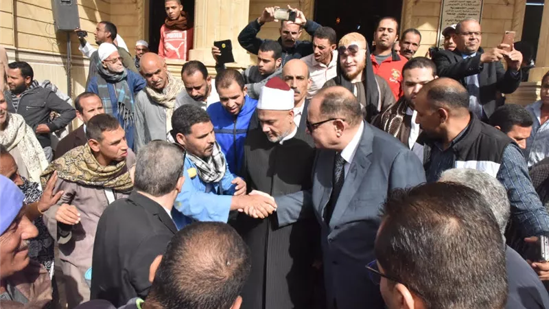 محافظ أسيوط يتفقد قرية كوم أبوشيل ومدينة أبنوب
