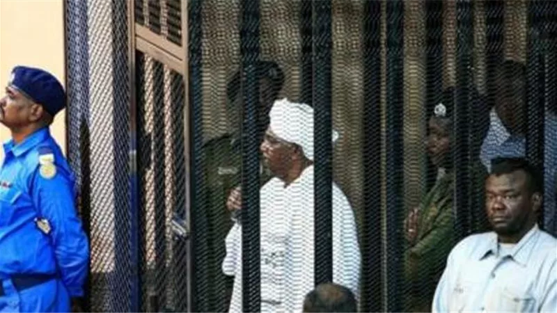 المحكمة تسقط السجن عن البشير لبلوغه سن السبعين