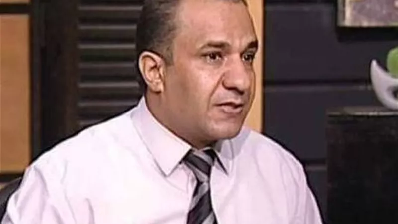 رؤيه نقديه حول دكتور عزوز إسماعيل أستاذ الأدب والنقد