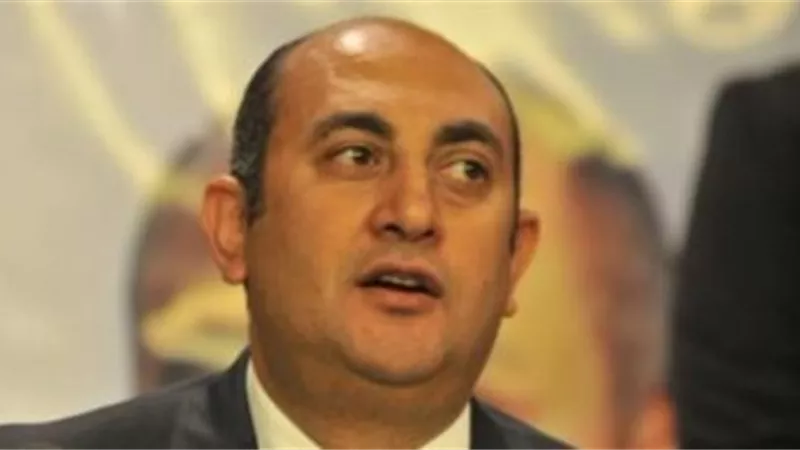 تحت شعار لا تفكير الا فى الدولار .. خالد على ضيف كل الموائد