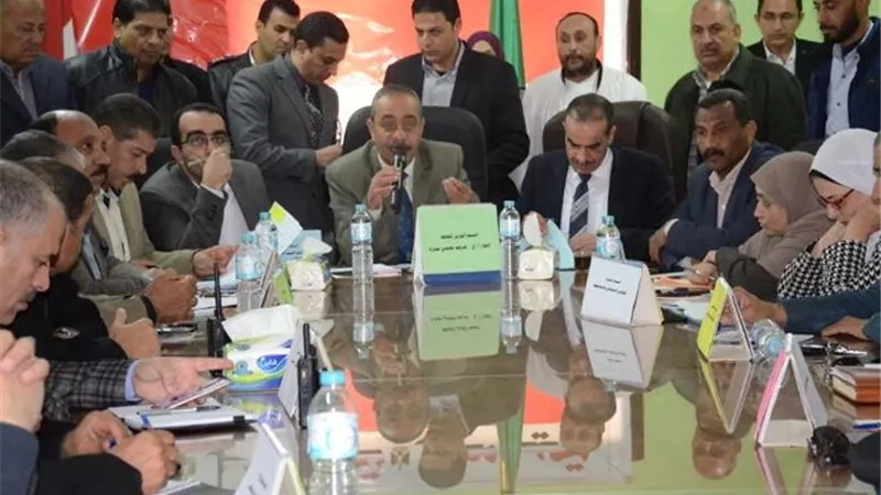 محافظ الإسماعيلية يستعرض مشكلات أهالي القنطرة غرب ..صور